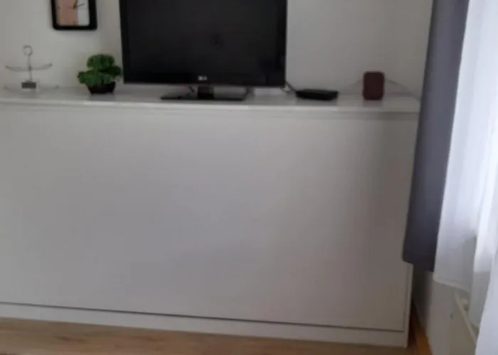 Christel Hirschhorn-neckar * Hirschhorn